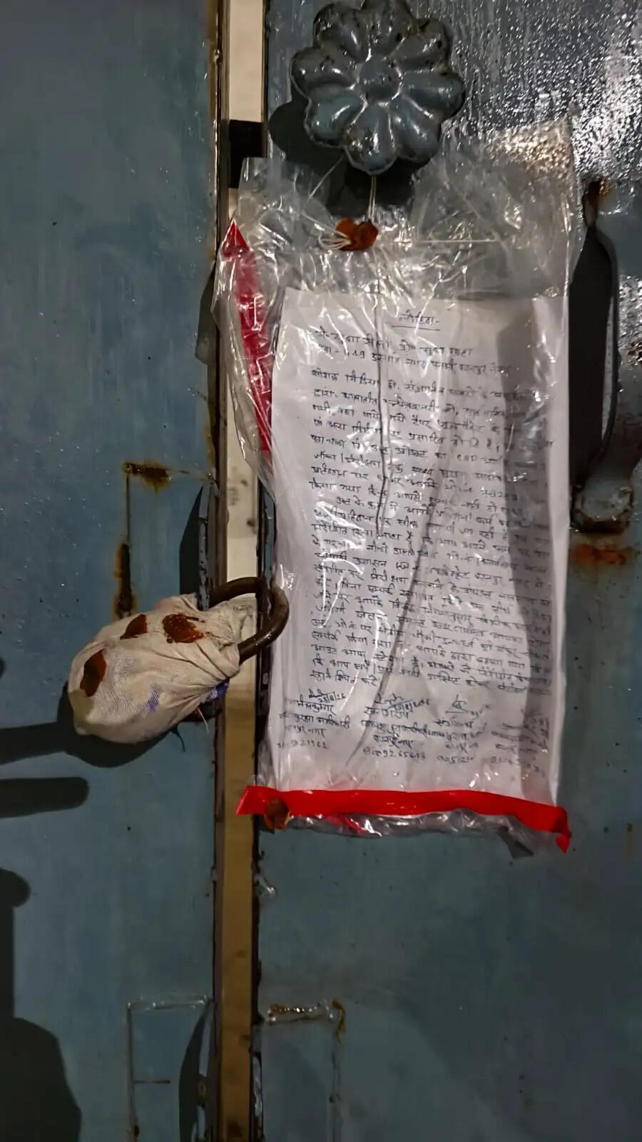 एक्सपायर्ड टॉफियां कूड़े में फेंकने वाली फर्म के खिलाफ खाद्य विभाग की कार्रवाई, सील