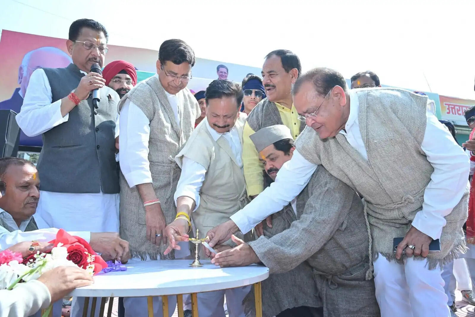 प्रदेश कांग्रेस मुख्यालय में उड़ा होली का गुलाल