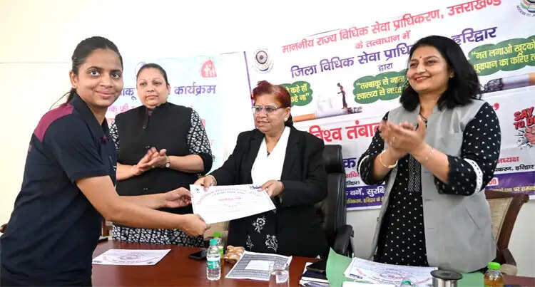 विश्व तंबाकू निषेध दिवस पर छात्रों ने नुक्कड़ नाटक से दिया नशामुक्ति का संदेश