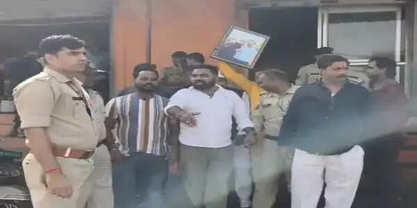 शहडोल: मुख्यमंत्री दौरे से पहले कांग्रेसी हिरासत में, काले झंडे दिखाने की तैयारी कर रहे थे