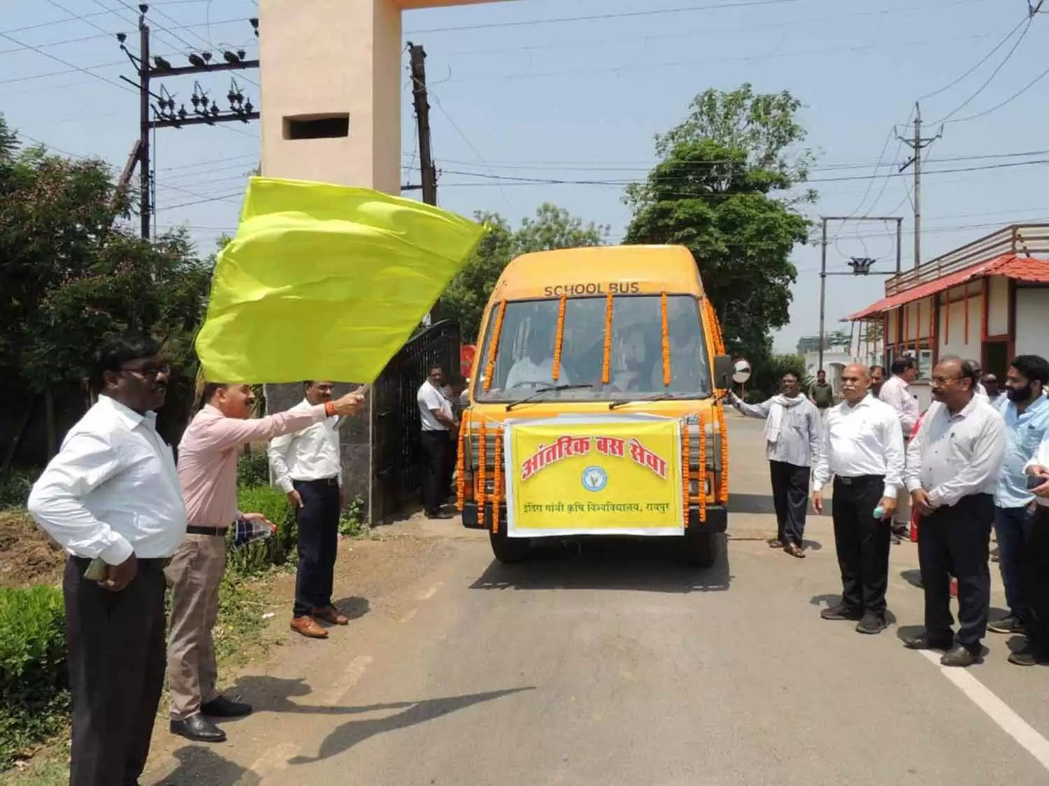 रायपुर : कुलपति डाॅ. चंदेल ने मिट्टी एवं बीजों की पूजा कर अच्छी फसल की कामना की