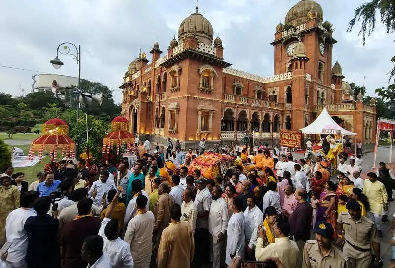 मप्र के इंदौर में उत्सव के रूप में मनाई गई देवी अहिल्या की 231 वीं पुण्यतिथि, निकली भव्य पालकी