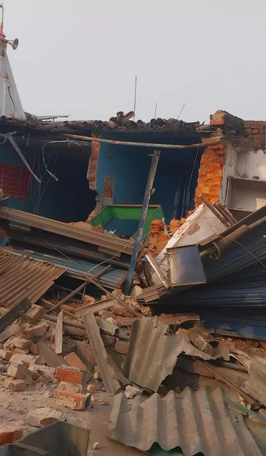 बरकाकाना बाजार पर प्रशासन का चला बुलडोजर