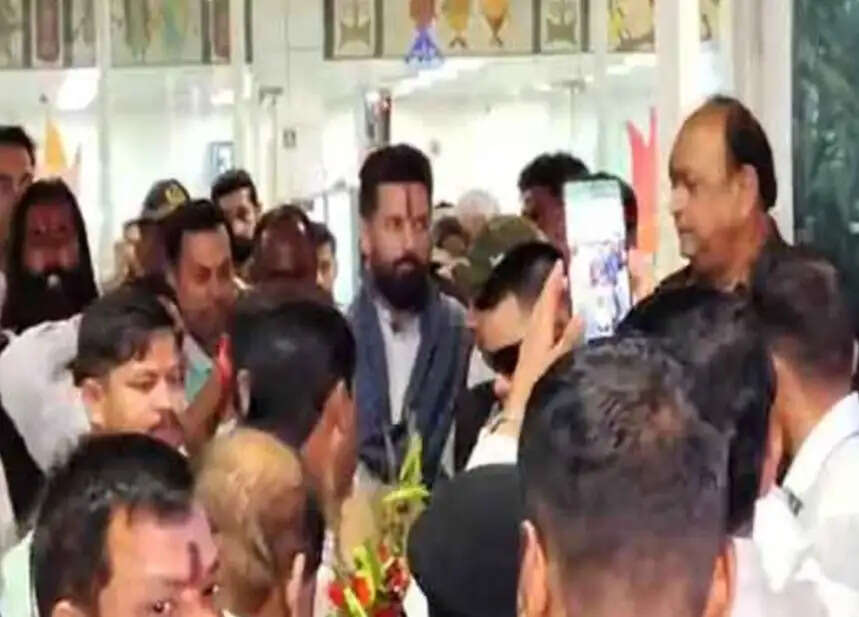 लोजपा (रामविलास ) के अध्यक्ष चिराग पहुंचे रांची, कार्यकर्ताओं ने किया स्वागत