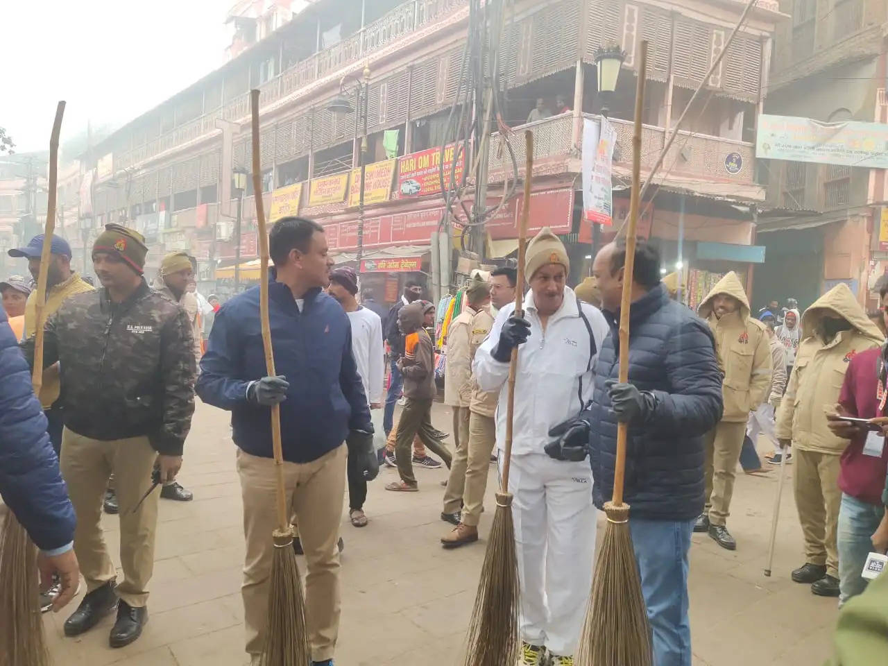 भगवान राम के प्राण प्रतिष्ठा समारोह के पूर्व काशी में महास्वच्छता अभियान