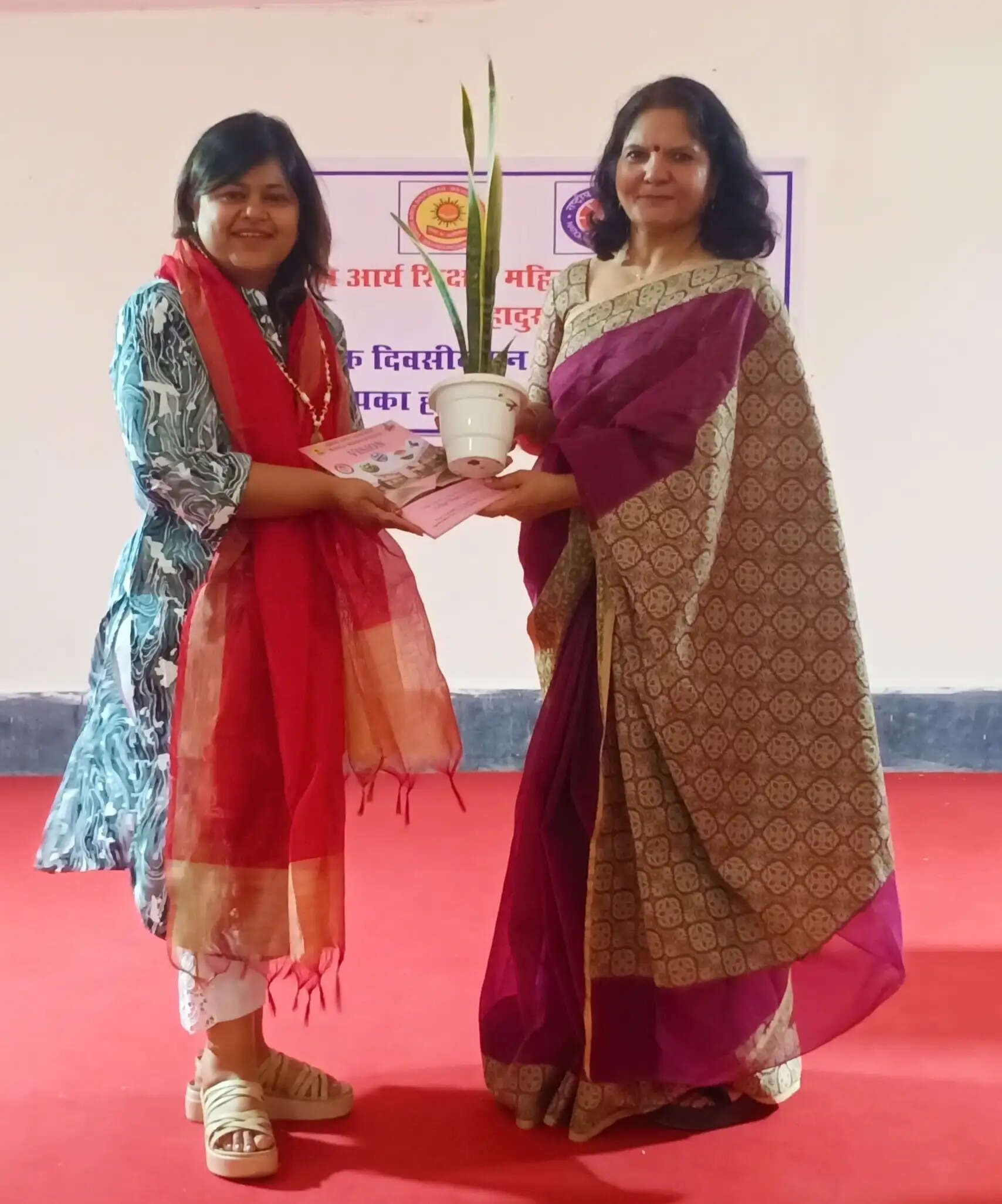 झज्जर : बीएड छात्राओं ने दिया सामाजिक बुराइयों से दूर रहने का संदेश