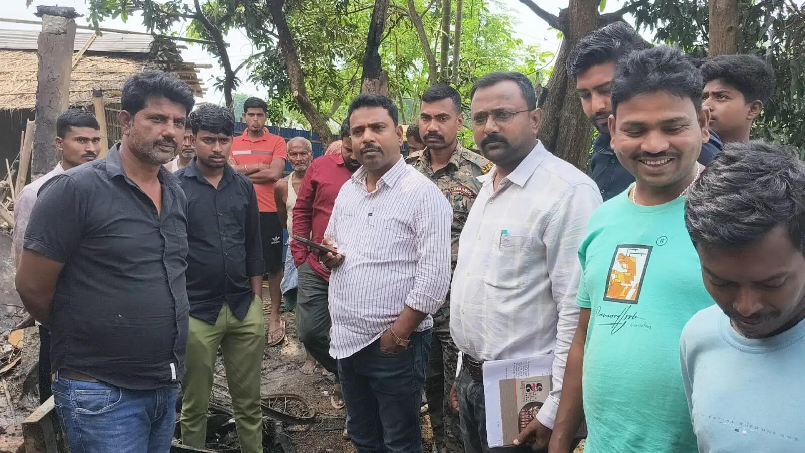 आगजनी में चार घर जलकर राख, आठ मवेशियों की मौत