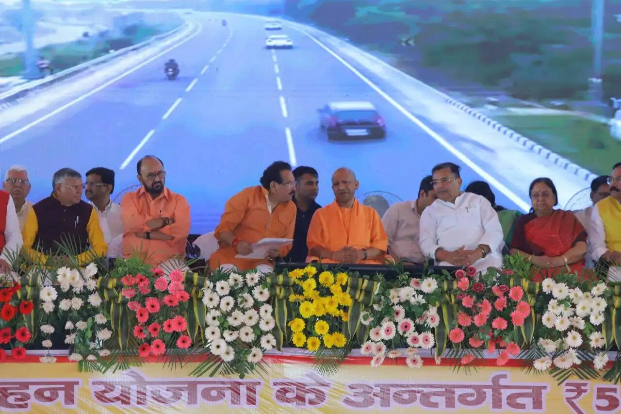 ग्रेटर आगरा बनेगा दूसरा नोएडा, रोजगार के खुलेंगे नए द्वार और आएंगी बड़ी-बड़ी कंपनियां : मुख्यमंत्री योगी