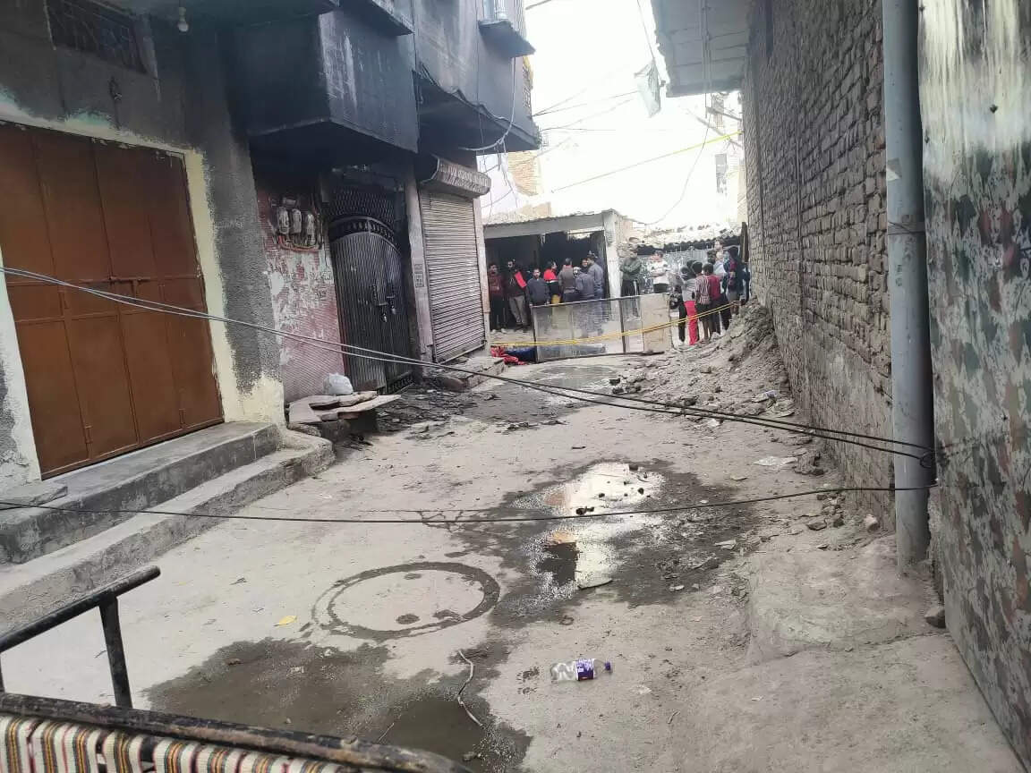 दक्षिणी दिल्ली के जूते की दुकान में भीषण आग: चार की मौत, एक लापता की खोज जारी