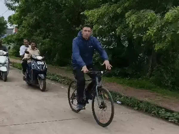 साइकिल चलाकर सीहोर पहुंचे पीसीसी चीफ जीतू पटवारी, भ्रष्टाचार पर सरकार को घेरा