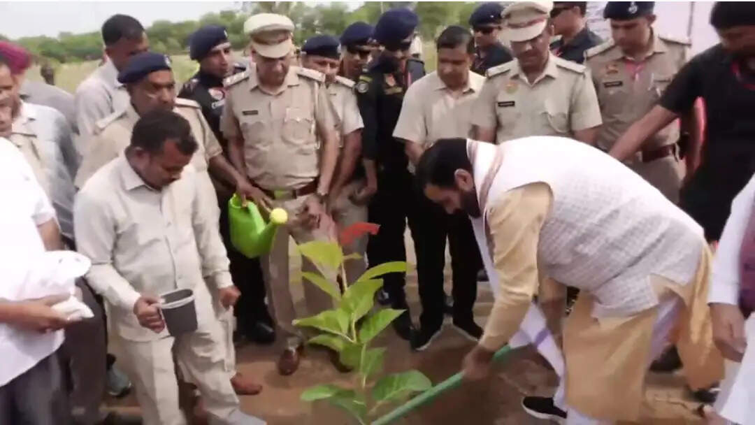 सिरसा: मुख्यमंत्री ने कष्ट निवारण समिति की बैठक में सुनी शिकायतें, बिजली निगम का एसडीओ व एएसआई निलंबित