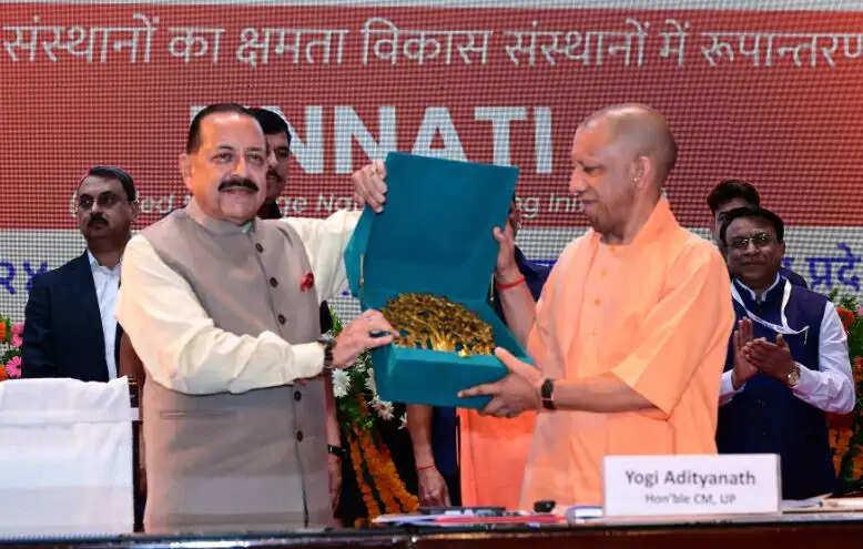 नागरिकों की समस्याओं का समयबद्ध समाधान होना चाहिए: आदित्यनाथ