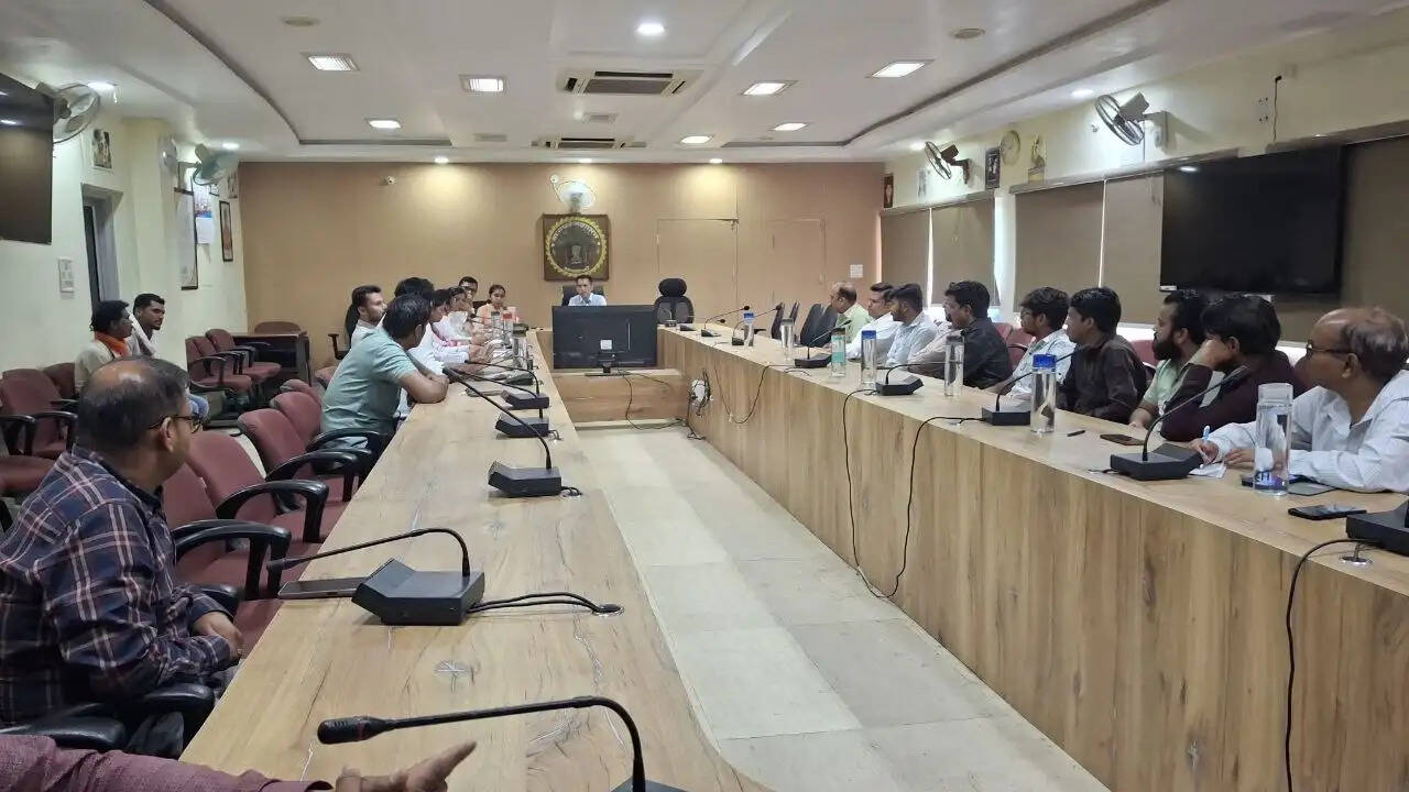 दमोहः जिले में गैस आपूर्ति सामान्य, “कैश एंड कैरी” योजना से उपभोक्ताओं को मिलेगा लाभ