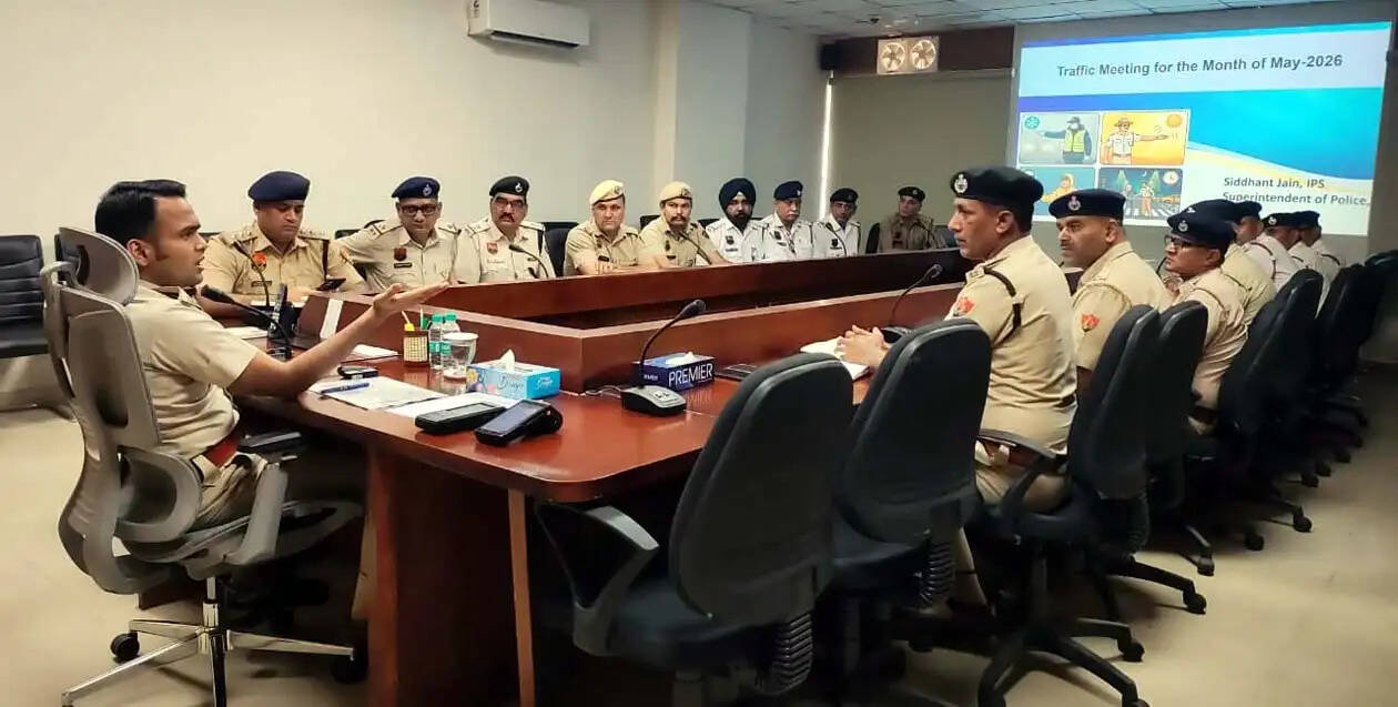 हिसार में ट्रैफिक व्यवस्था बनाने को सतर्कता के साथ ड्यूटी निभाएं : सिद्धांत जैन