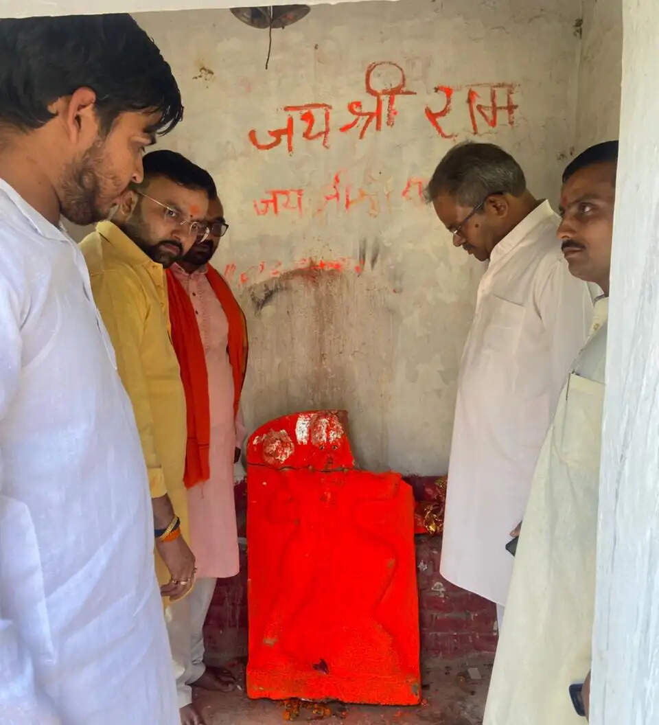 बाराबंकी में अराजक तत्वों ने हनुमान प्रतिमा को किया खंडित,हिंदू संगठनों में आक्रोश