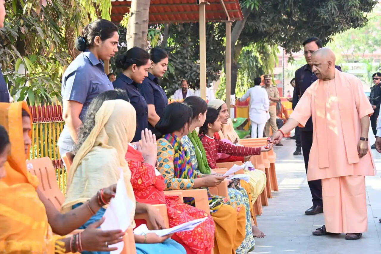 जनता की हर समस्या का त्वरित समाधान कराएं अधिकारी: मुख्यमंत्री