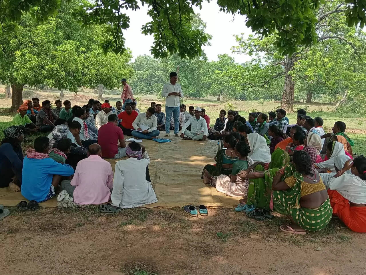 आदिवासी समाज की हुई बैठक ,चरणबद्ध आंदोलन करने की बनी सहमति