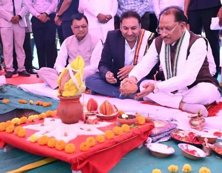 छत्तीसगढ़ में श्रम आधारित उद्योगों को बढ़ावा देकर युवाओं के लिए रोजगार के नए अवसर सृजित कर रही सरकार : मुख्यमंत्री साय