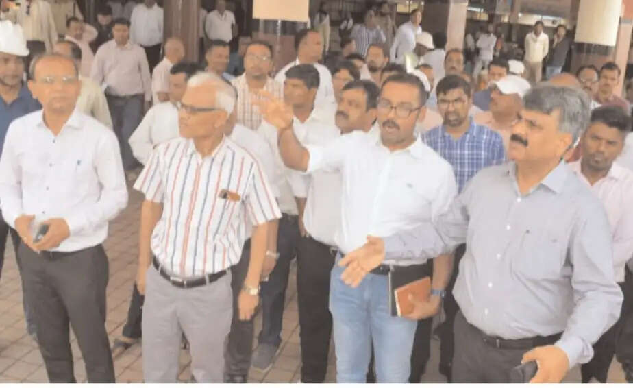 सतना पहुंचे पश्चिम मध्य रेलवे के जीएम, स्टेशन पुनर्विकास और लंबित रेल परियोजनाओं की समीक्षा