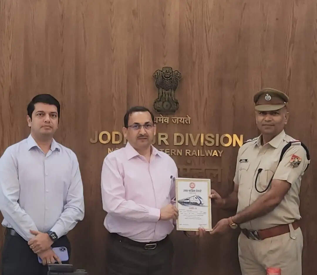 आरपीएफ एसआई रमेश कुमार बने ‘एम्प्लॉई ऑफ द मंथ’