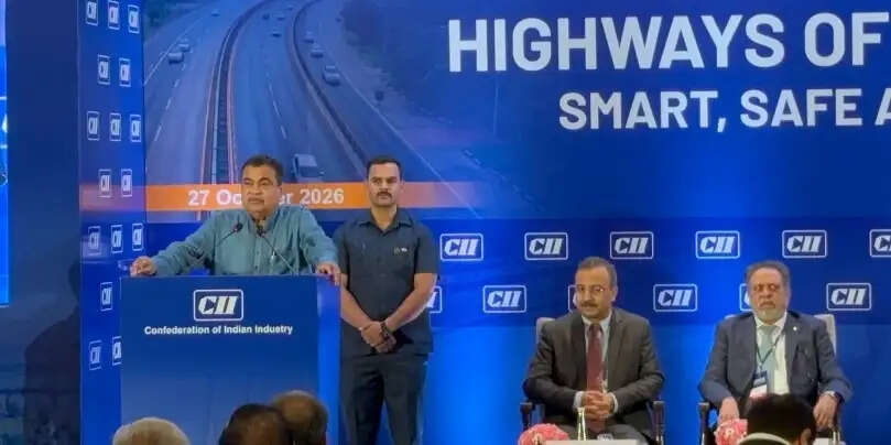 सड़क व बुनियादी ढांचे पर 100 रुपये खर्च से अर्थव्यवस्था पर 325 रुपये का प्रभाव : गडकरी