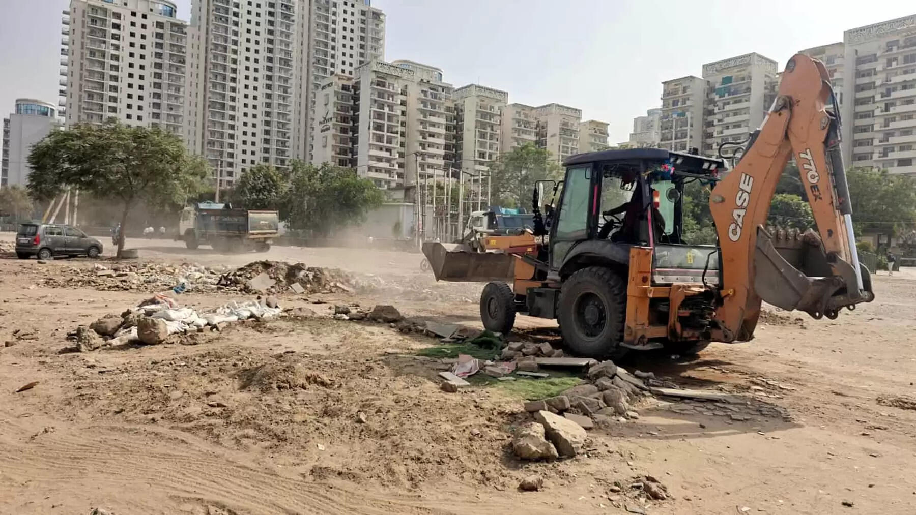 गुरुग्राम: सुप्रीम कोर्ट का फैसला आने पर सडक़ बनाने में जुटा जीएमडीए