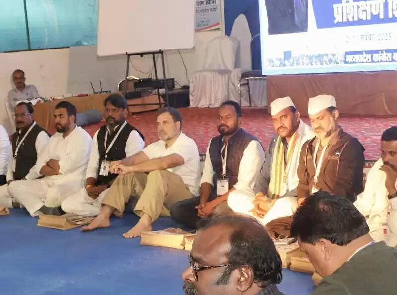 राहुल गांधी ने पचमढ़ी में पार्टी नेताओं को दी संगठन को मजबूत करने की नसीहत