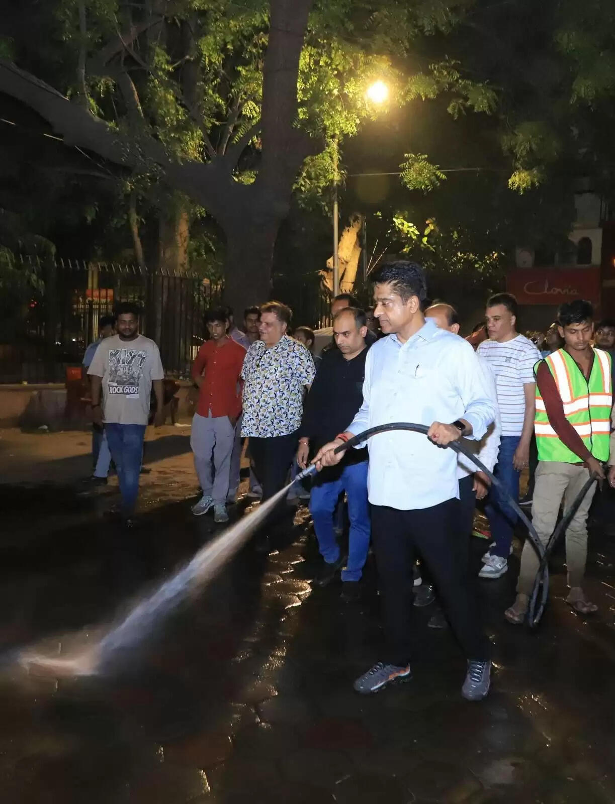 एनडीएमसी उपाध्यक्ष ने सरोजिनी नगर मार्केट में सफाई अभियान का किया नेतृत्व