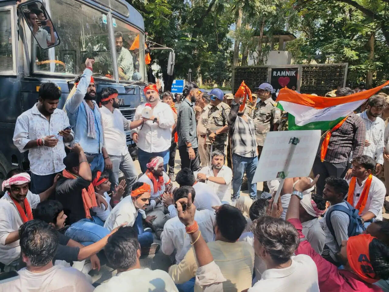 विधानसभा घेराव के दौरान एबीवीपी कार्यकर्ताओं पर लाठीचार्ज, हिरासत में राष्ट्रीय महामंत्री सहित 200 से अधिक कार्यकर्ता