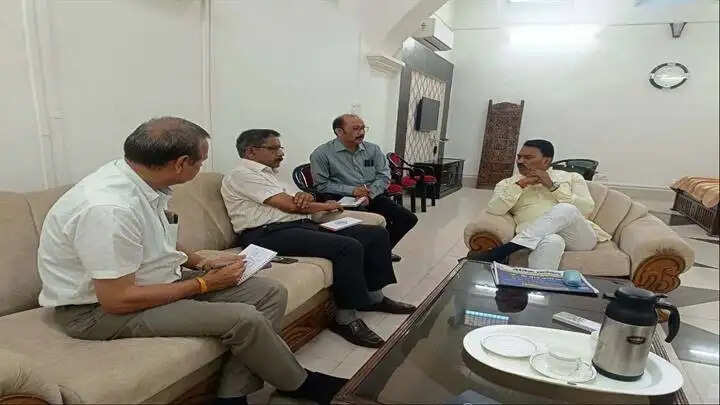 जल गंगा संवर्धन अभियान को जन अभियान बनाया जाए: प्रभारी मंत्री