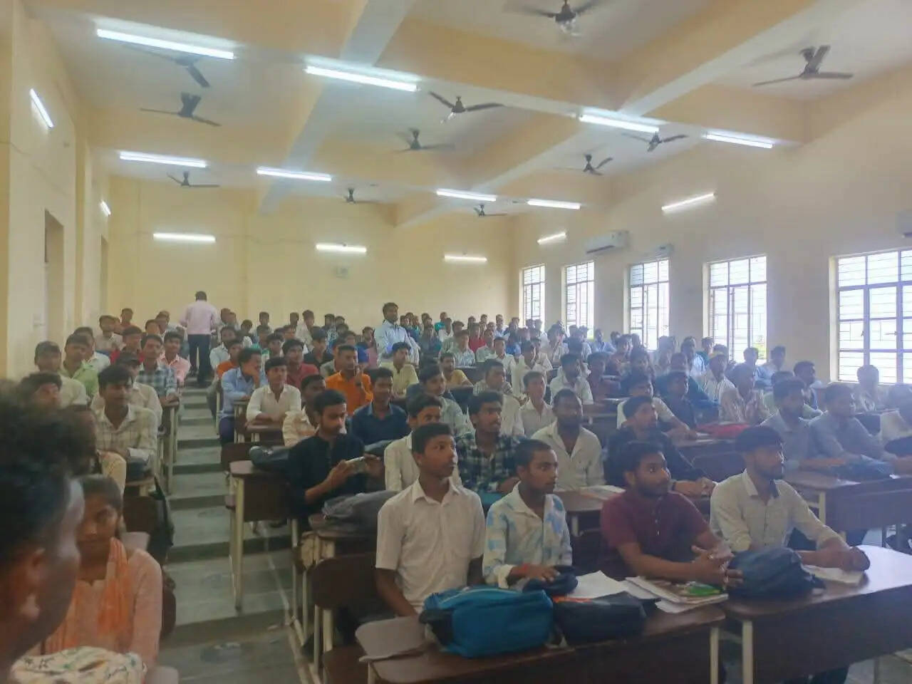 विद्यार्थी सहयोग शिविर में डीएम ने प्रशिक्षणार्थियों काे समस्याओं के त्वरित समाधान का दिया निर्देश