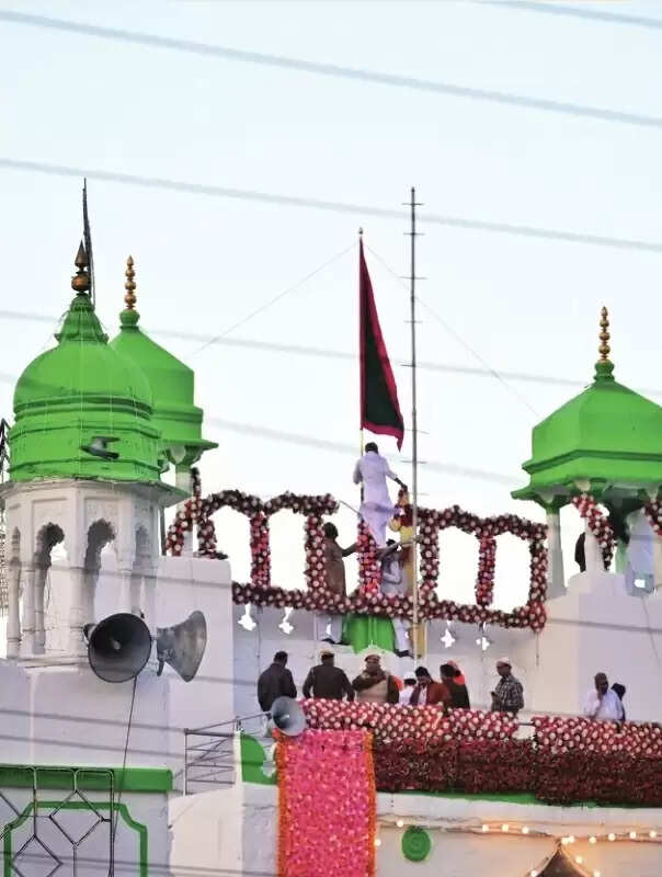 अजमेर वाले ख्वाजा का 814वां सालाना उर्स का झंडा चढ़ा