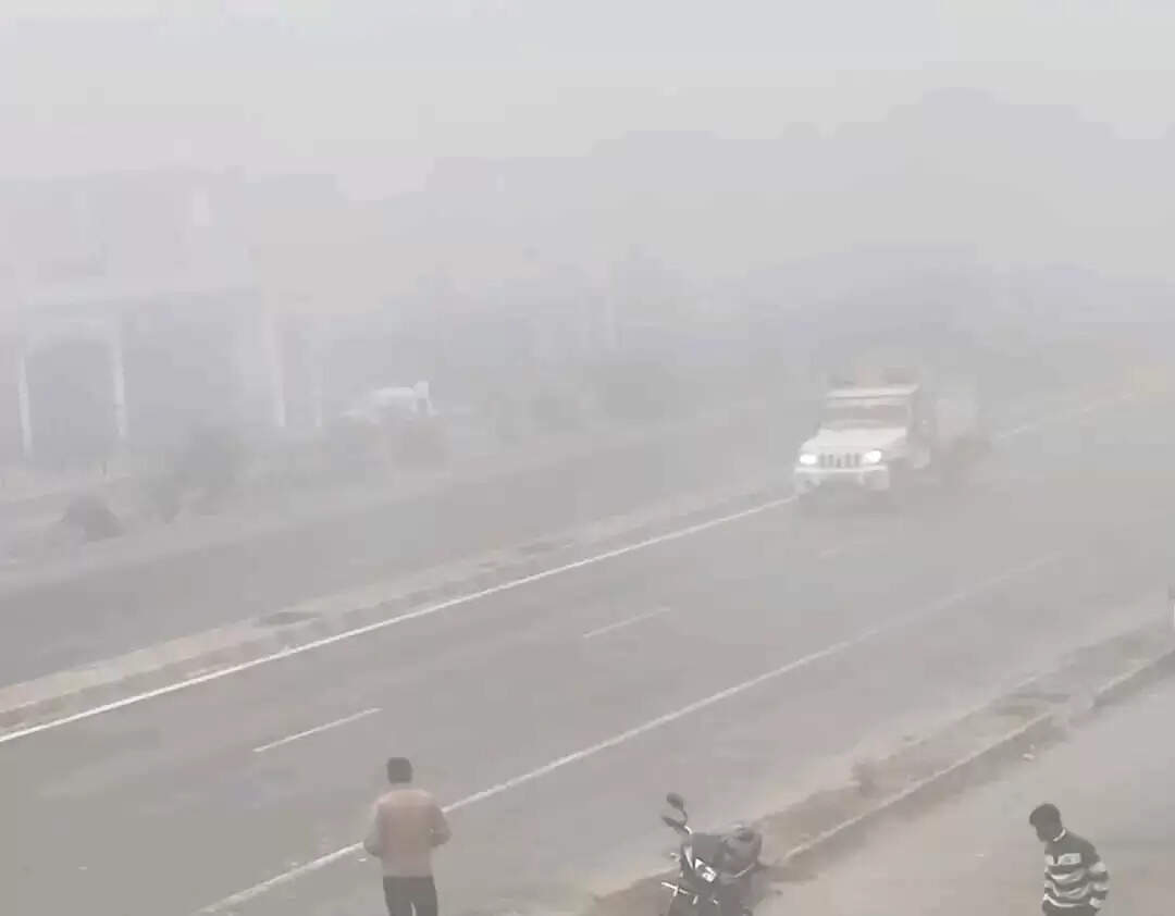 सीतापुर में घने कोहरे ने ली मासूम समेत दो की जान