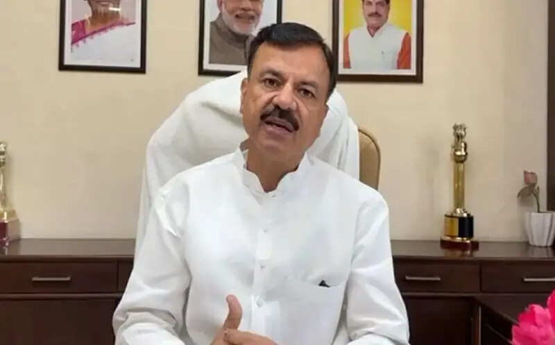 शिक्षकों, कर्मचारियों और उनके परिवार के कल्याण के लिए संवेदनशील है राज्य सरकार : स्कूल शिक्षा मंत्री सिंह
