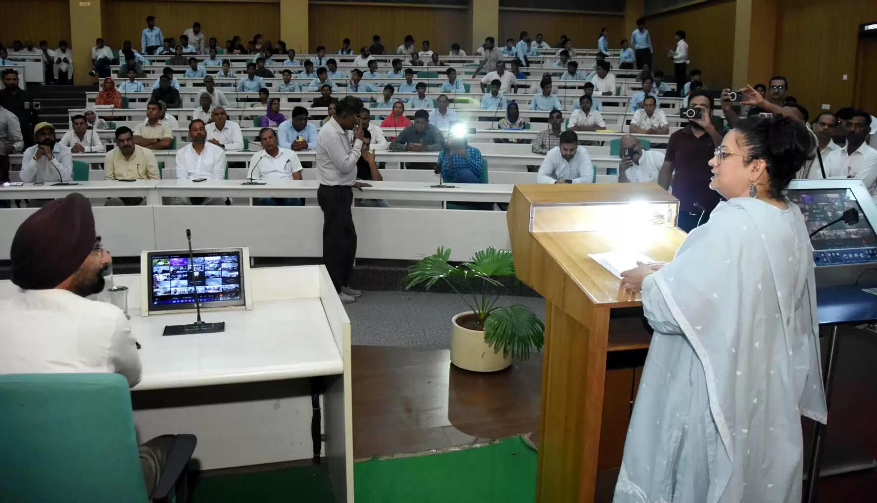 हिसार : हमारा लक्ष्य सिर्फ आंखों की रोशनी नहीं, बल्कि हरियाणा के भविष्य को उज्ज्वल बनाना : आरती सिंह राव