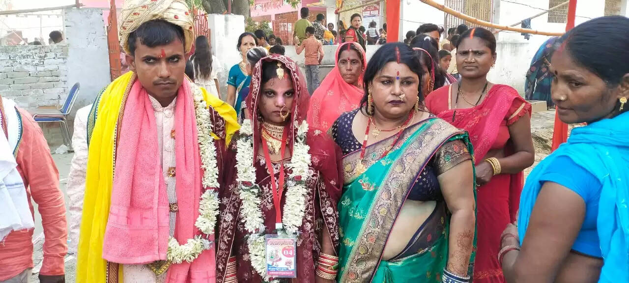 चकिया में सामूहिक आदर्श विवाहोत्सव में 71 जोड़ो का विवाह हुआ संपन्न