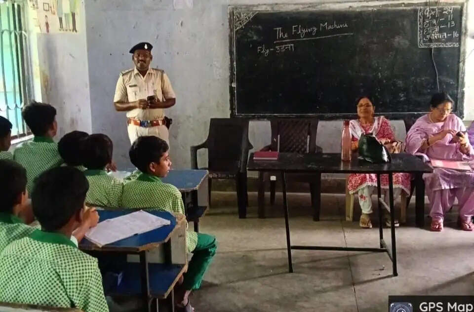 साइबर अपराध से बचाव को लेकर छात्रों को किया गया जागरूक