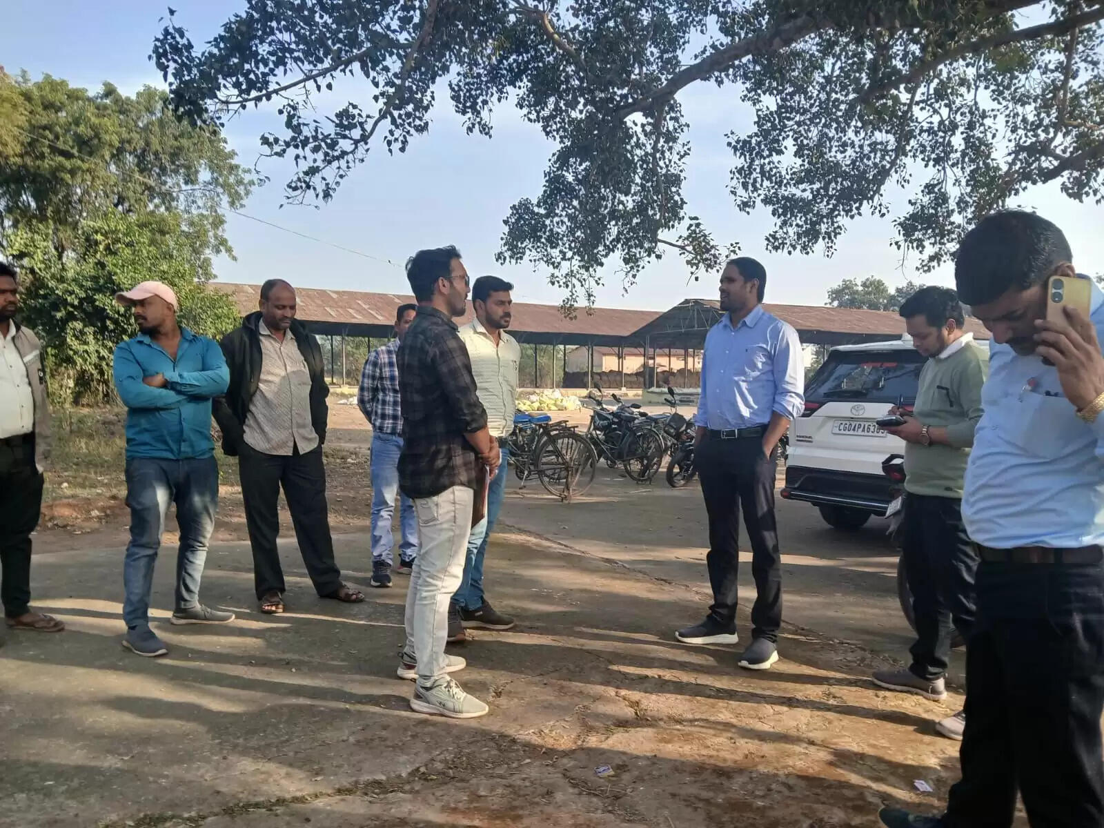 कलेक्टर ने किया आमदी धान उपार्जन केंद्र का निरीक्षण, पारदर्शिता और किसान हित सर्वोच्च प्राथमिकता