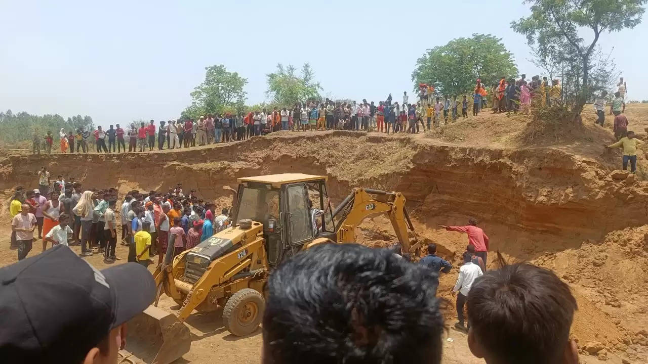 जबलपुर में रेत खदान धसकी, एक महिला की मौत, दो गंभीर, कुछ और लोगों के दबे होने की आशंका