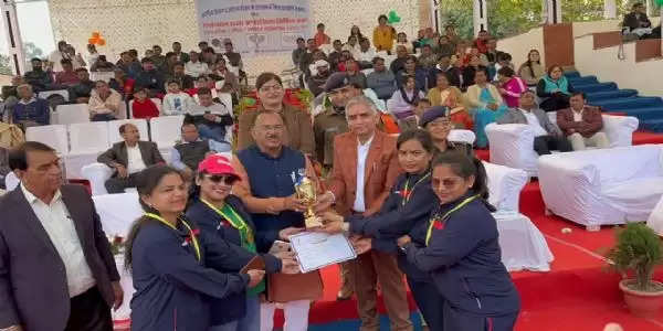 टेनिस प्रतियोगिता में जयपुर ग्रामीण महिला वर्ग में बनीं विजेता
