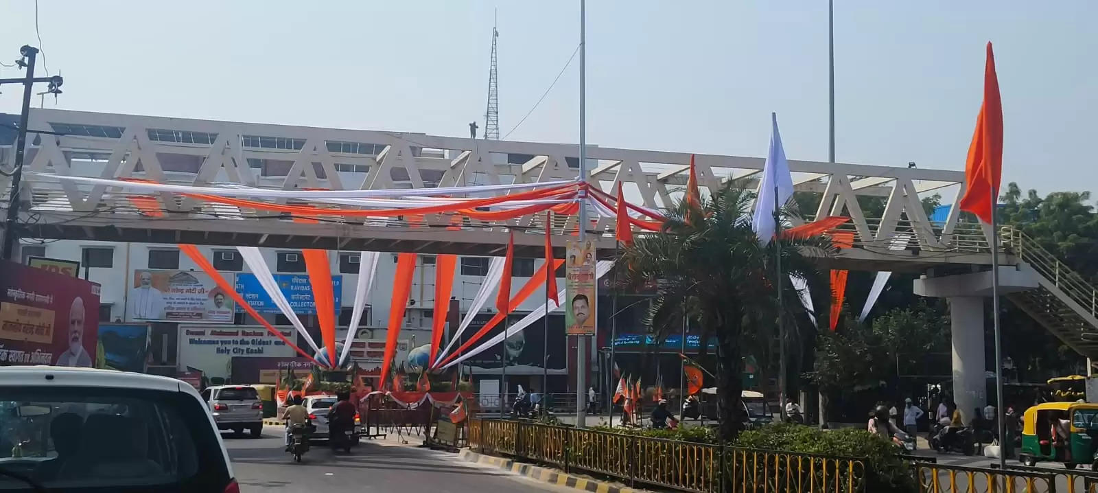 प्रधानमंत्री मोदी के स्वागत के लिए तैयार काशी, एयरपोर्ट से बाहर निकलते ही पुष्पवर्षा होगी