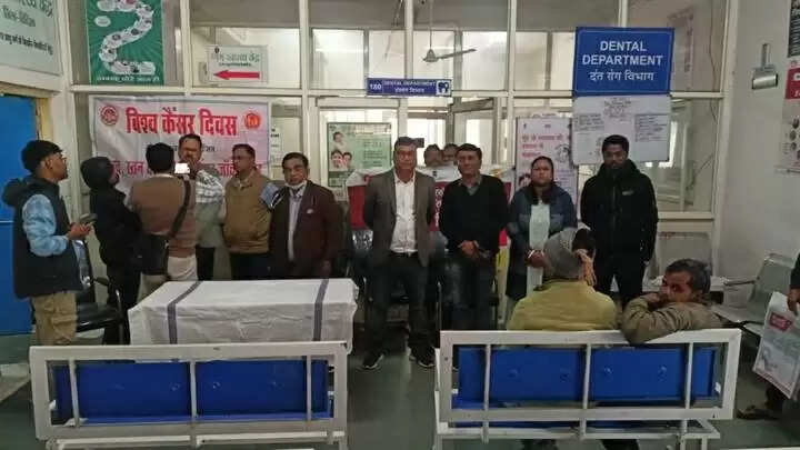 विदिशाः विश्व कैंसर दिवस पर जिला चिकित्सालय में स्वास्थ्य अधिकारियों ने ली जागरूकता की शपथ