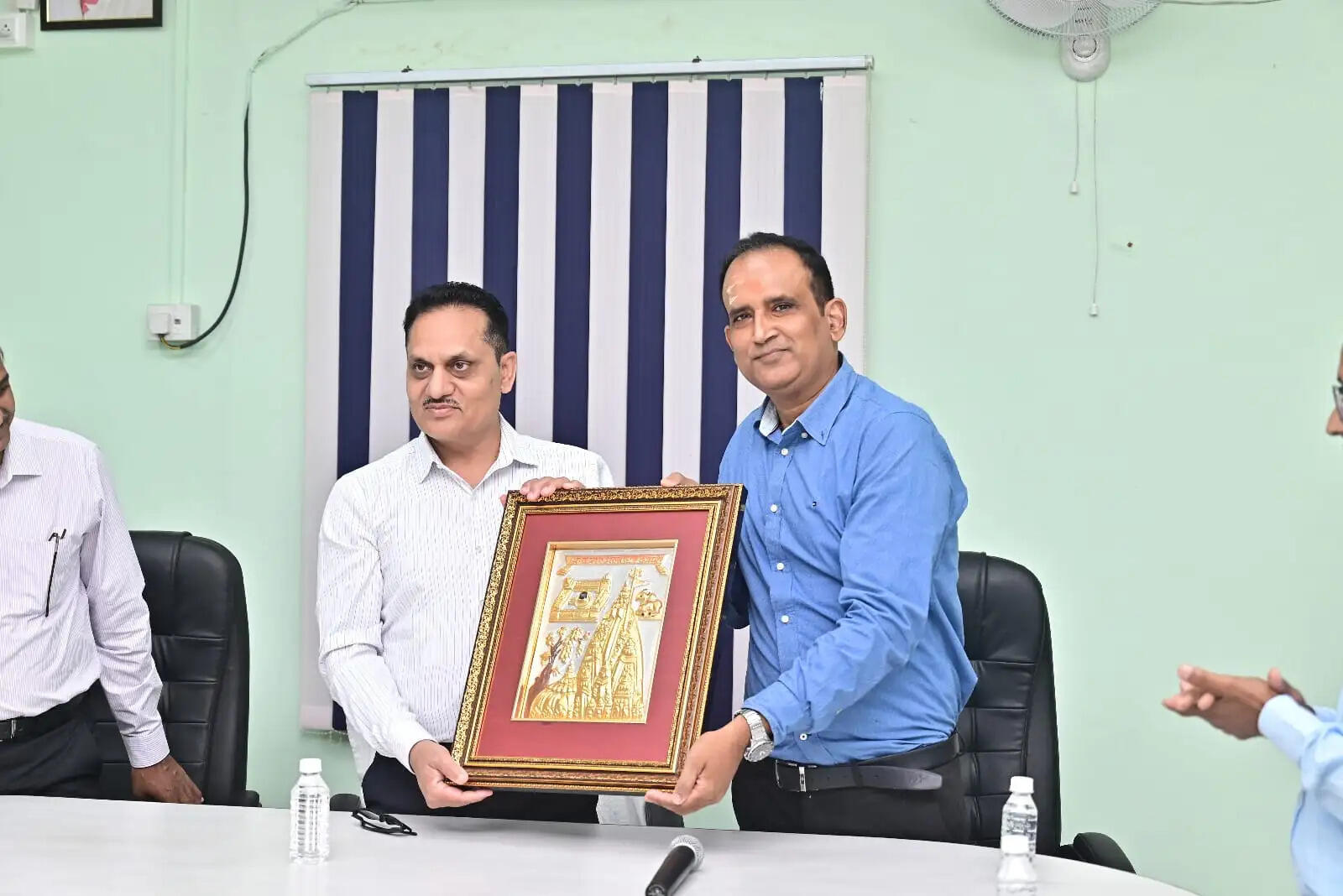 आकाशवाणी के महानिदेशक राजीव कुमार जैन ने किया वाराणसी केंद्र का दौरा