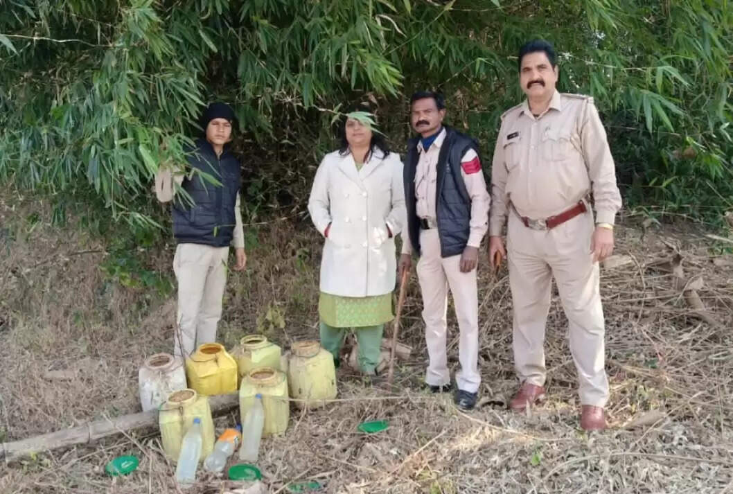 कोरिया: अवैध शराब पर आबकारी विभाग की सख्ती, चार विक्रेताओं को भेजा गया जेल