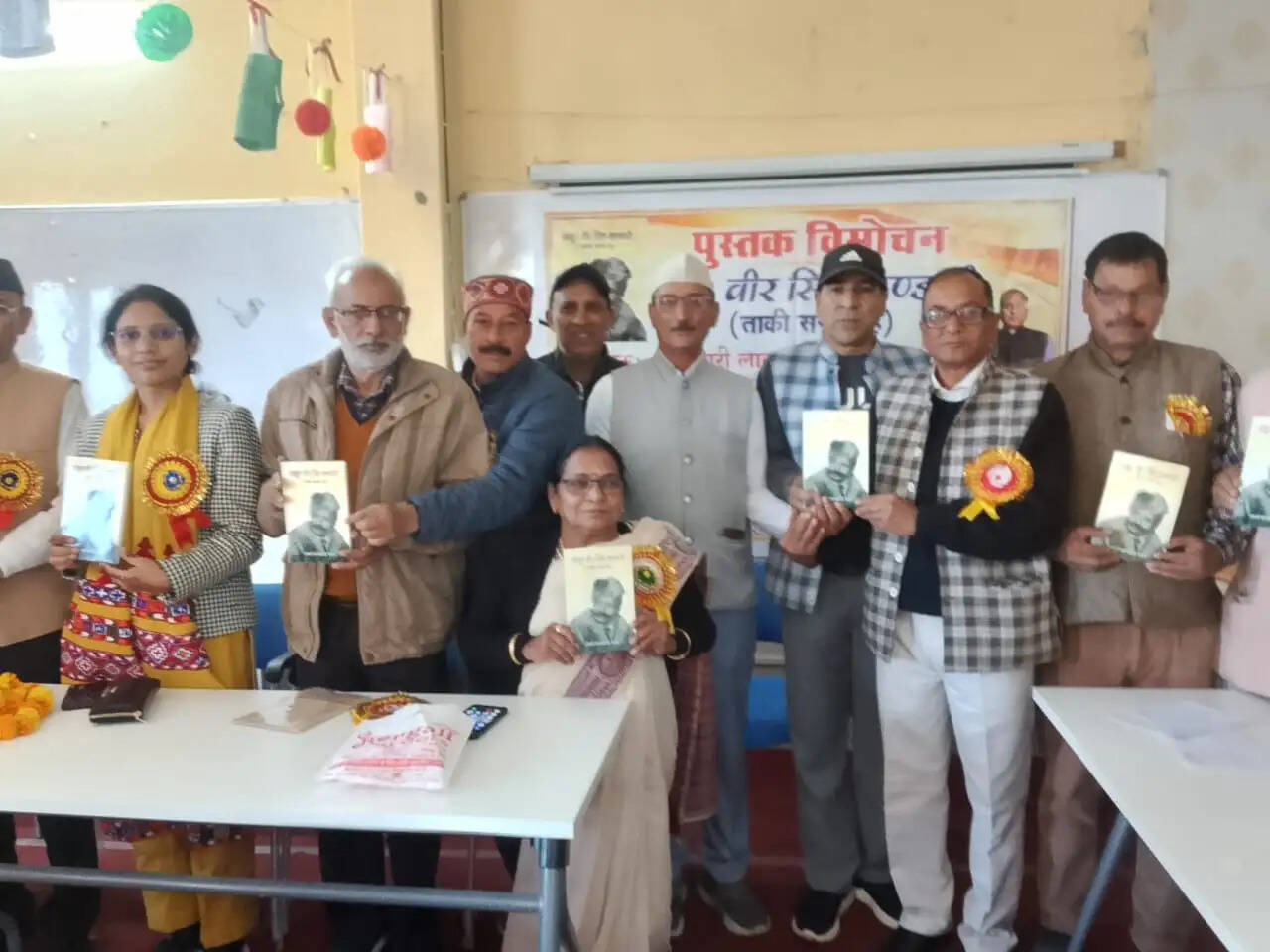 साहित्यकार सकलानी की किताब का विमोचन, जनप्रतिनिधि बोले ऐतिहासिक दस्तावेज