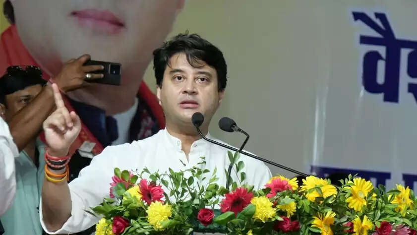 वैश्य समाज का सम्पूर्ण मानव जाति के उत्थान में बड़ा योगदानः सिंधिया