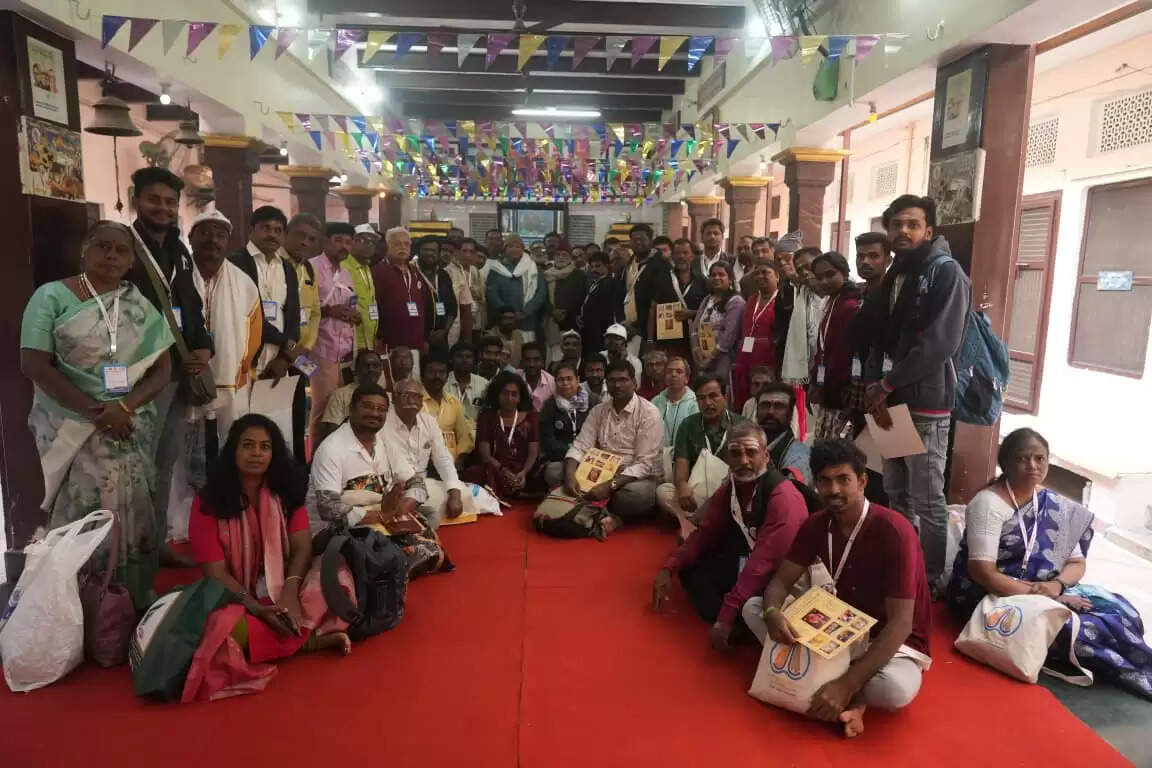 काशी तमिल संगमम: हनुमान घाट पर तमिल के पेशेवरों और कारीगरों के समूह ने किया गंगा स्नान