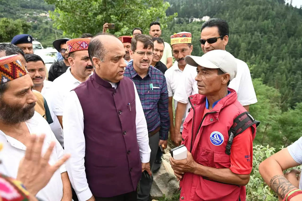 पूर्व मुख्यमंत्री जयराम ठाकुर ने किया कुुल्लू में बाढ प्रभावित क्षेत्र का दौरा