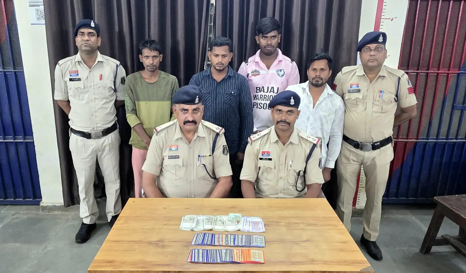 जांजगीर में जुआ फड़ पर कोतवाली पुलिस की रेड, चार जुआरी गिरफ्तार, 3530 रुपये जब्त