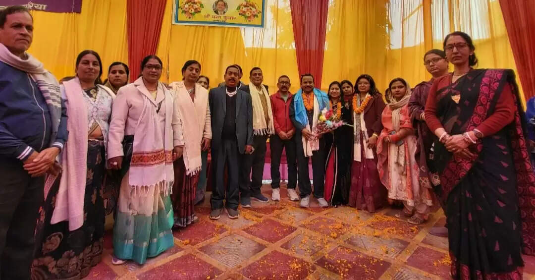 प्रधानाध्यापक के सेवानिवृत्ति पर विदाई सह सम्मान समारोह का आयोजन